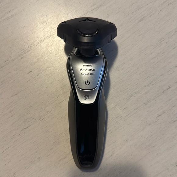 Norelco Other - Phillips Norelco S5675 Shaver - No Charger
